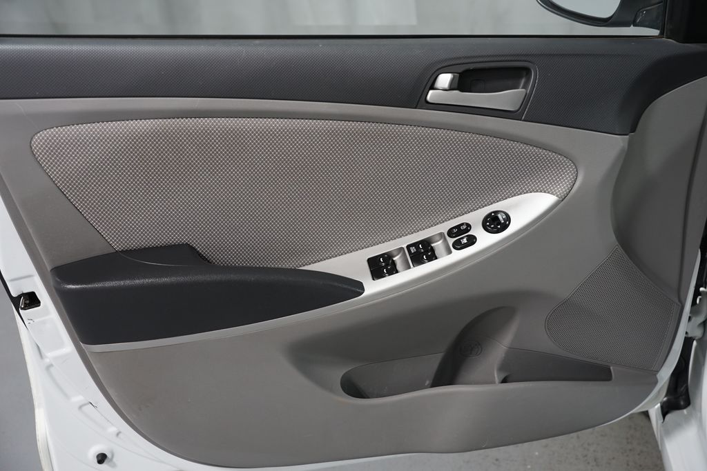 Thumbnail: 2013 Hyundai Accent - 22