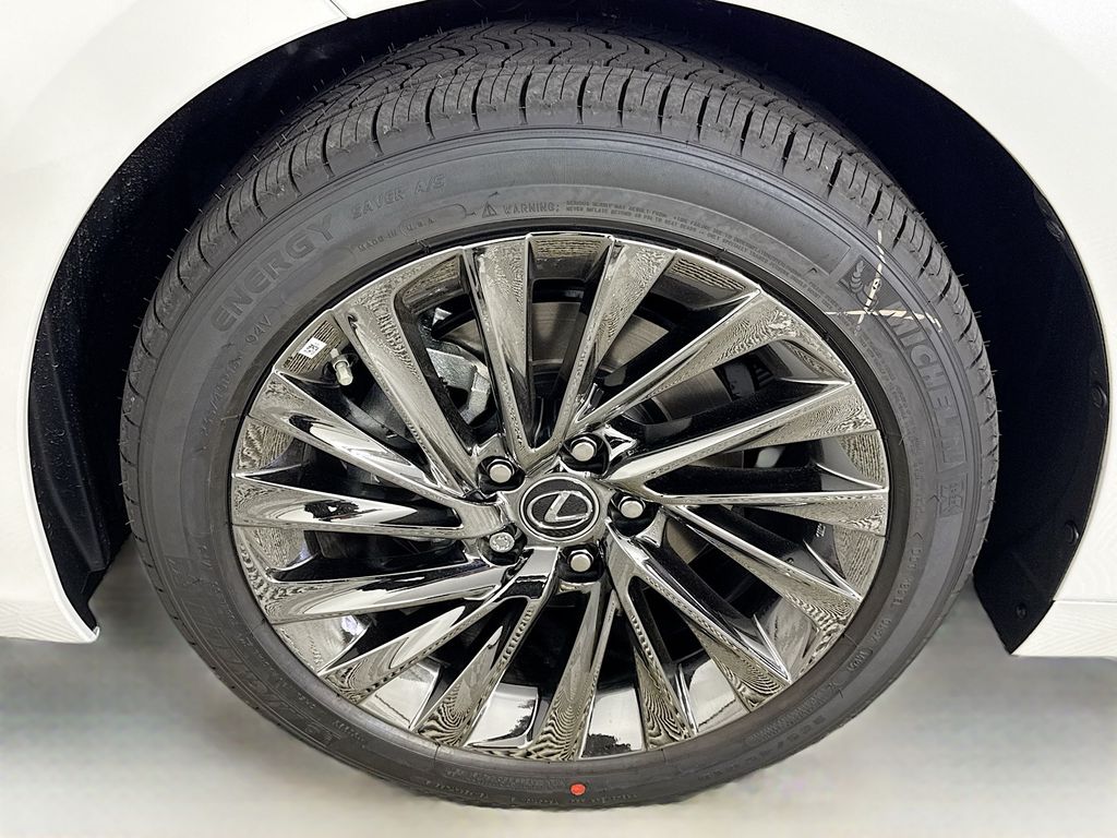 2025 Lexus ES  23