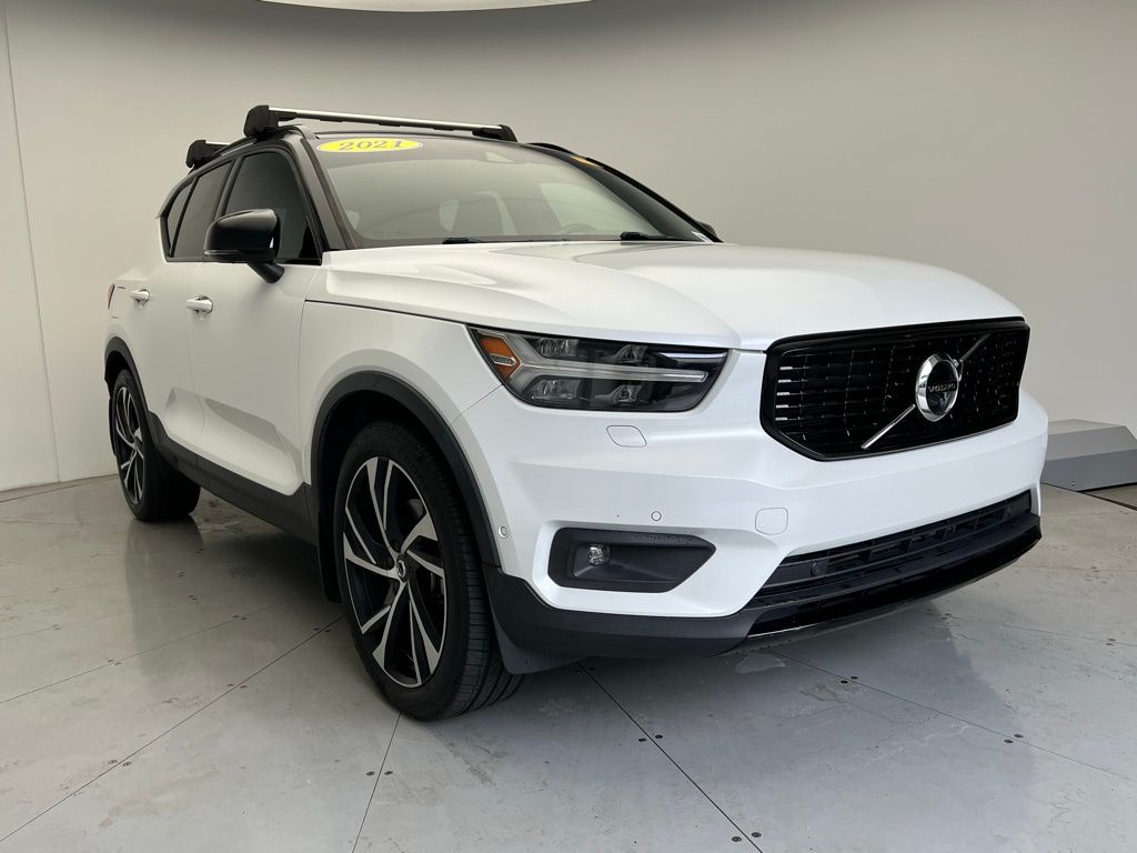 Thumbnail: 2021 Volvo XC40 - 2
