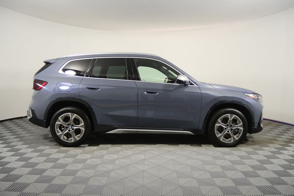 Thumbnail: 2023 BMW X1 - 2