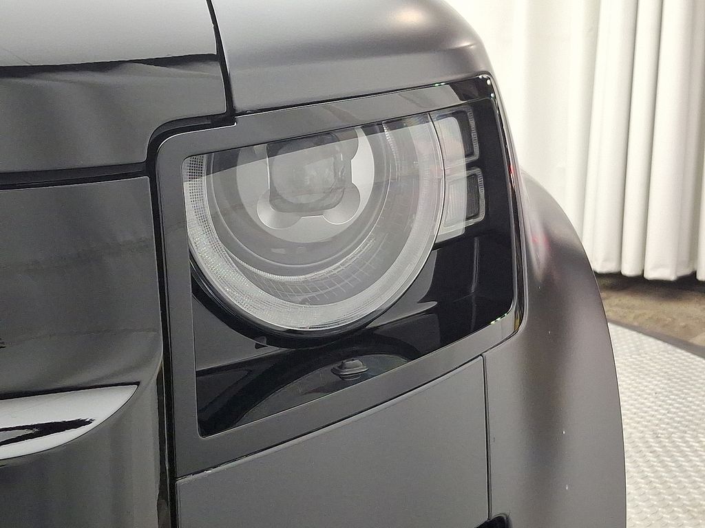 Thumbnail: 2025 Land Rover Defender - 9