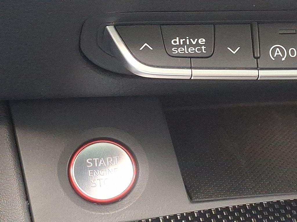 Thumbnail: 2023 Audi SQ5 - 25