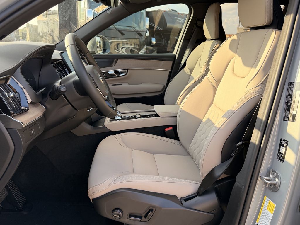 New 2026 Vapour Gray Volvo B6 Plus 7-Seater image 12