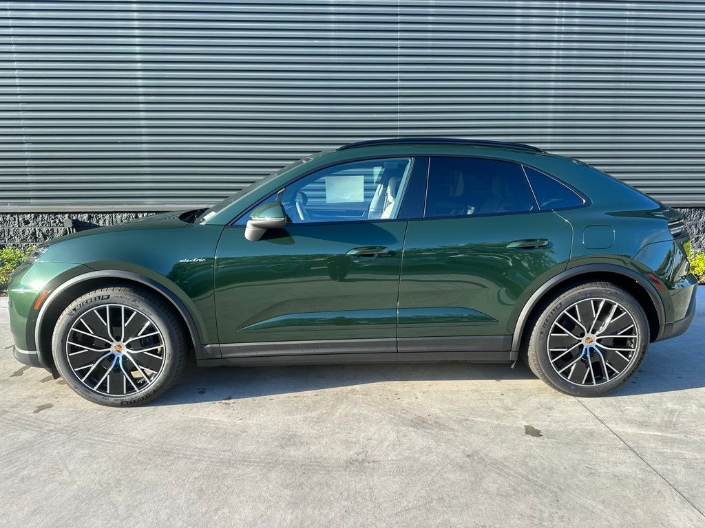 2024 Porsche Macan T 2
