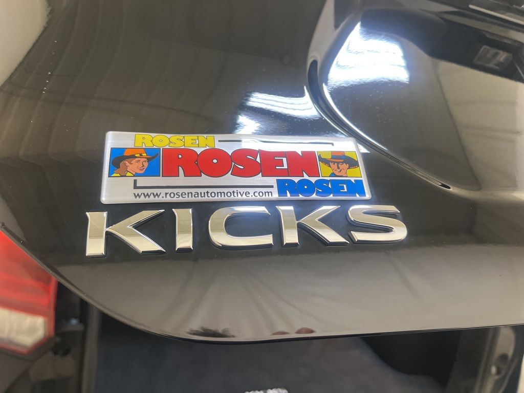 2023 Nissan Kicks SV photo
