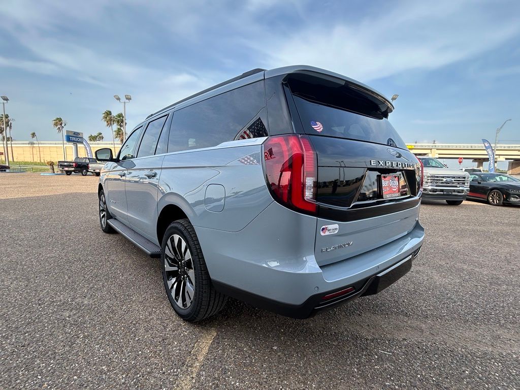 New 2027 Gray Ford Platinum image 5