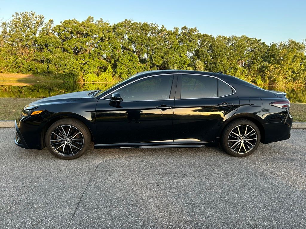 2024 Toyota Camry SE 2