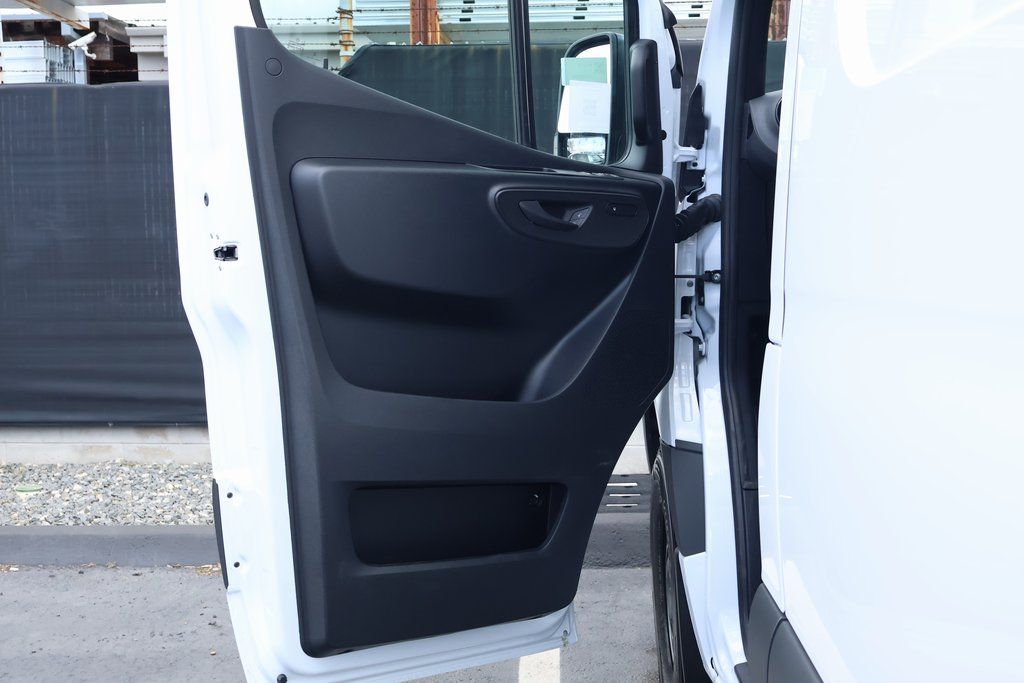 2025 Mercedes-Benz Sprinter 2500 7
