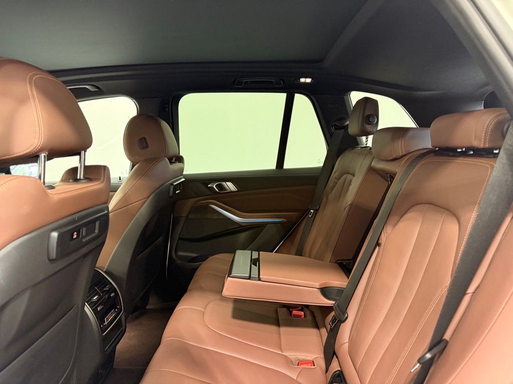 Thumbnail: 2022 BMW X5 - 11