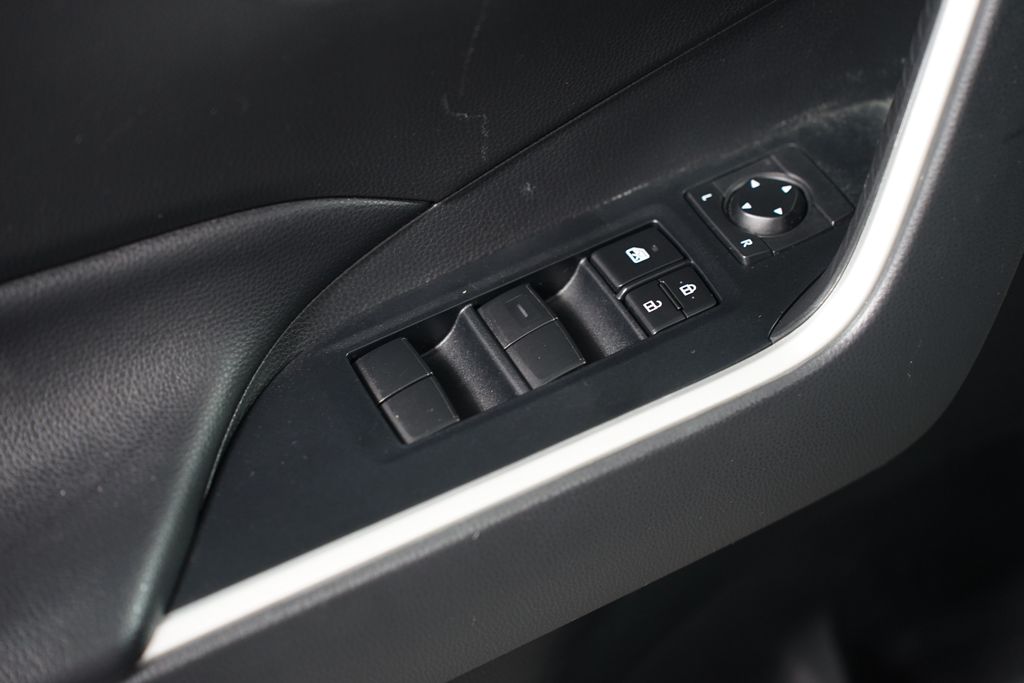 2019 Toyota RAV4 XLE 30