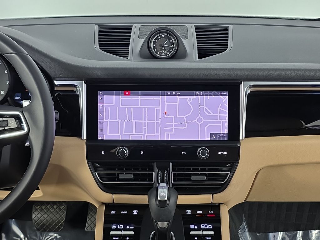 Thumbnail: 2023 Porsche Macan - 28