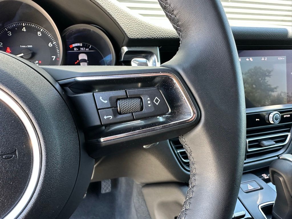 2024 Porsche Macan  21