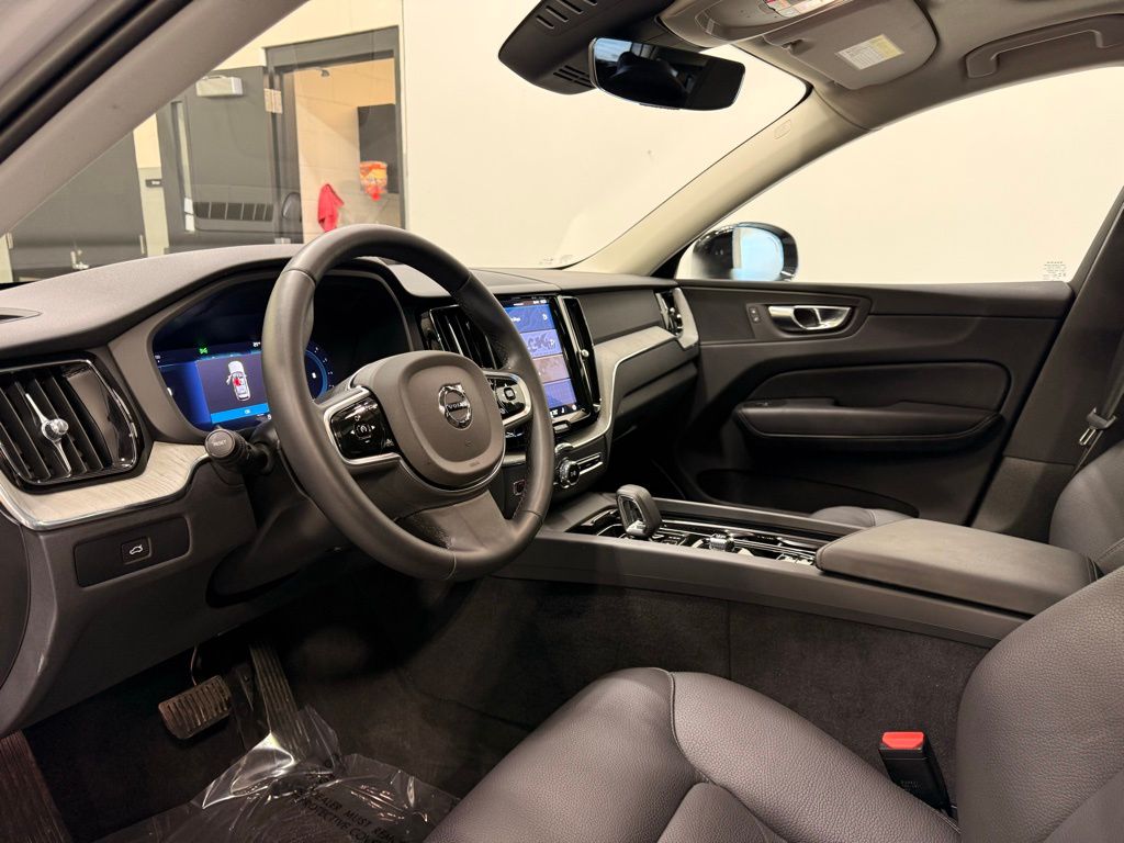 Thumbnail: 2025 Volvo XC60 - 11