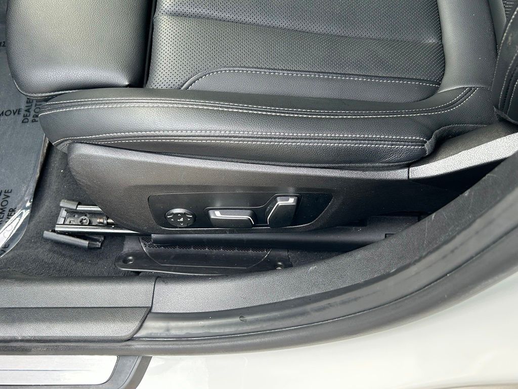 Used 2025 White BMW 330i image 16