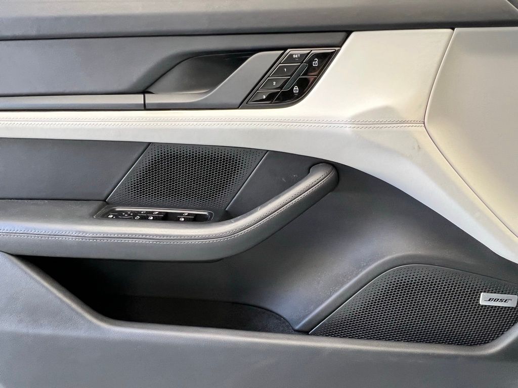 Thumbnail: 2020 Porsche Taycan - 19