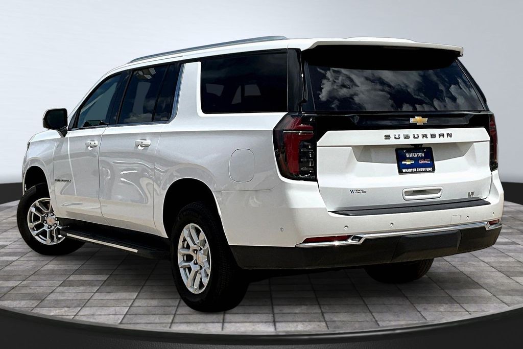 2025 Chevrolet Suburban LT - 4