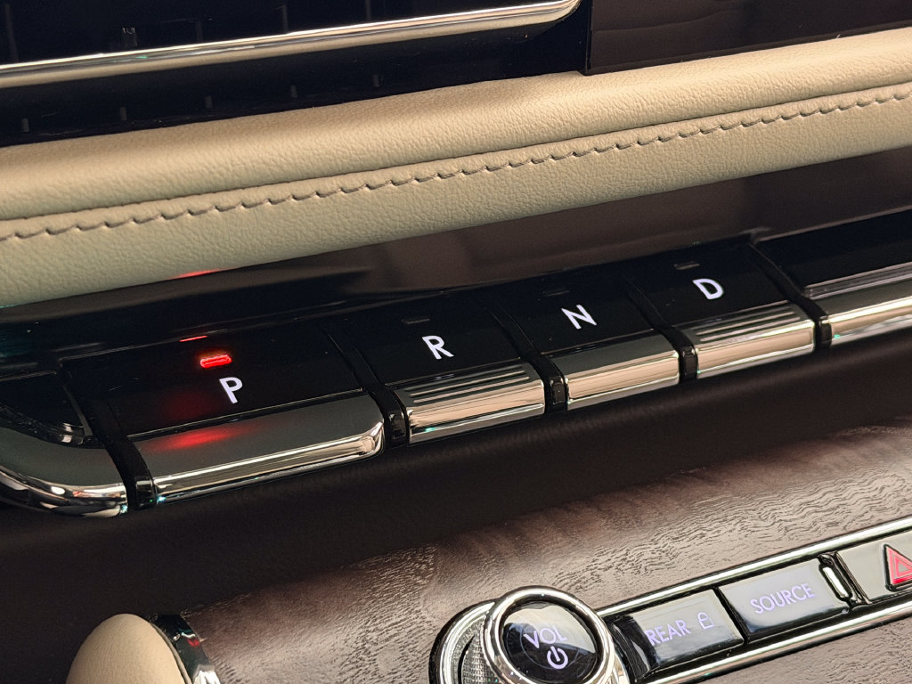 Thumbnail: 2021 Lincoln Aviator - 32