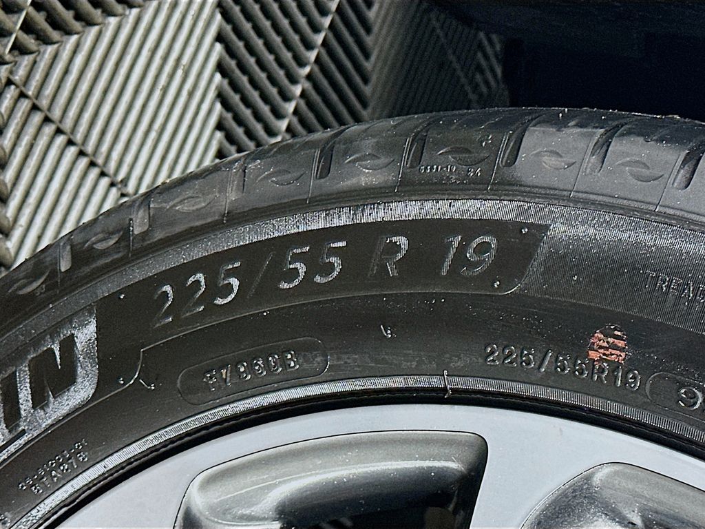 Used 2023 Gray Lincoln Grand Touring image 33