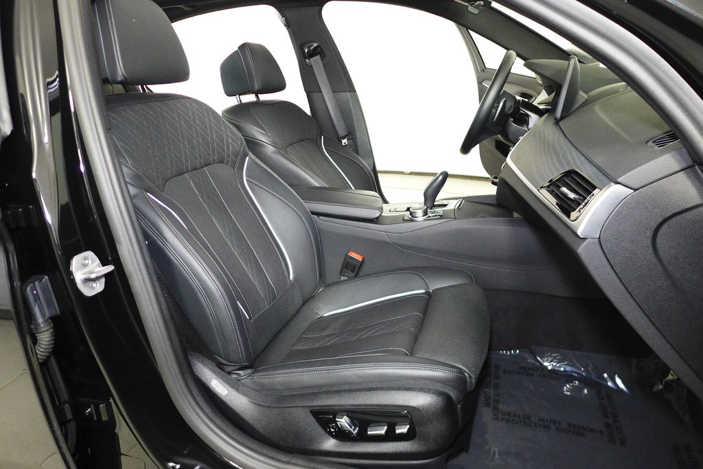 Thumbnail: 2022 BMW 5 Series - 18