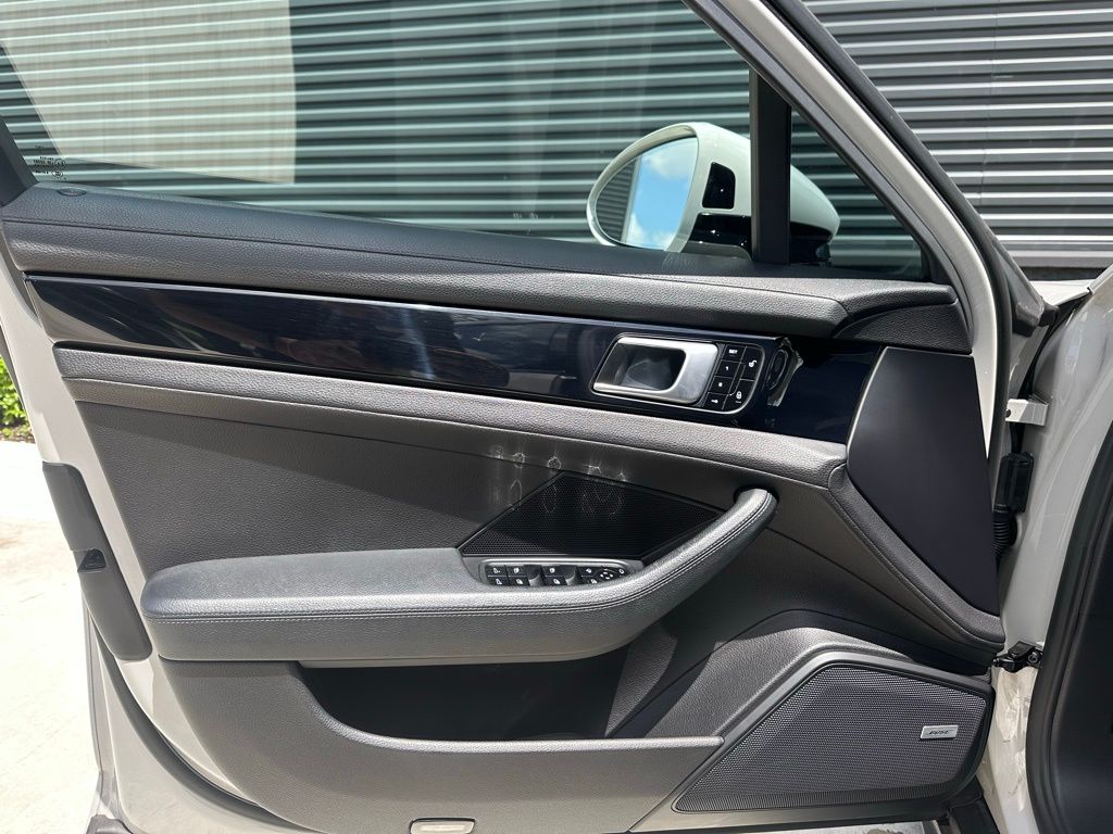 2018 Porsche Panamera  14