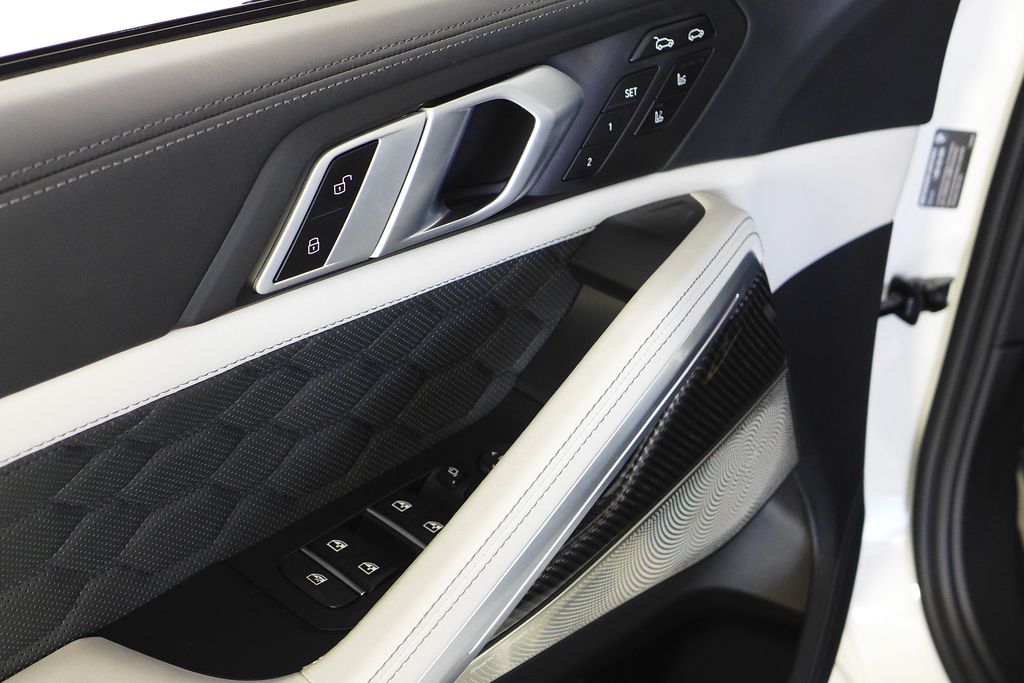 Thumbnail: 2023 BMW X6 - 12