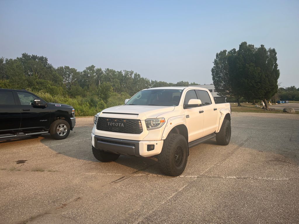 Super White 2018 Toyota Tundra Pickup Truck Four-Wheel Drive 6-Speed Automatic Overdrive
