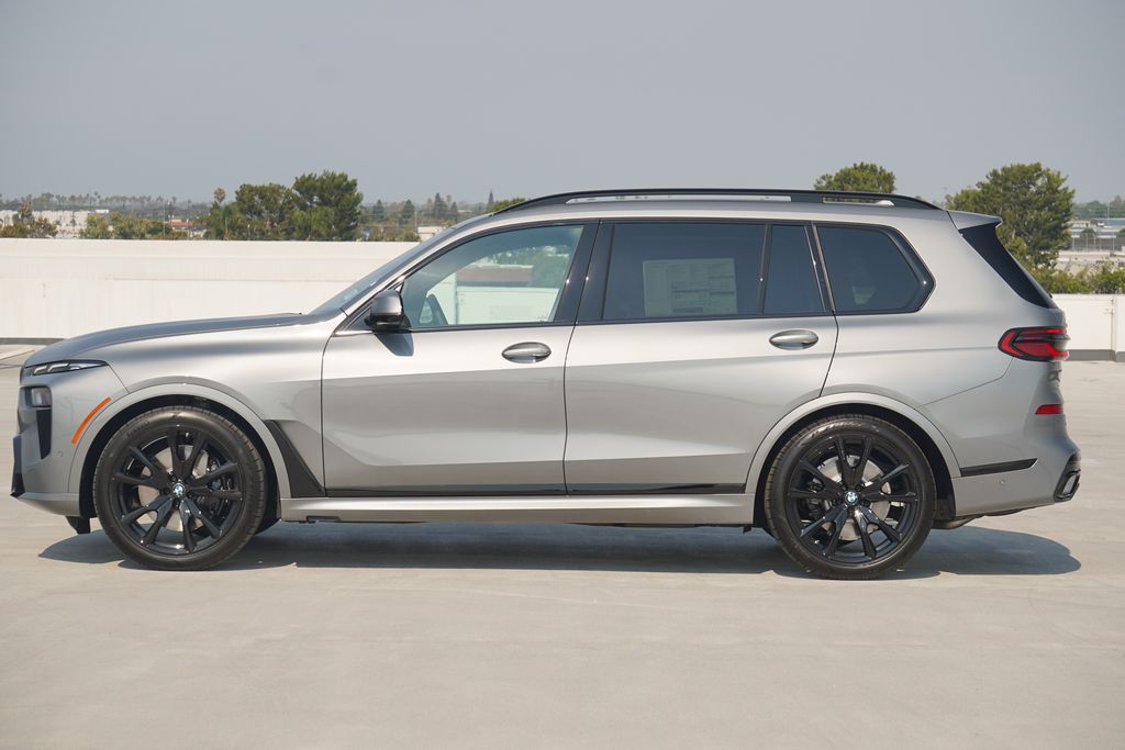 Thumbnail: 2026 BMW X7 - 4