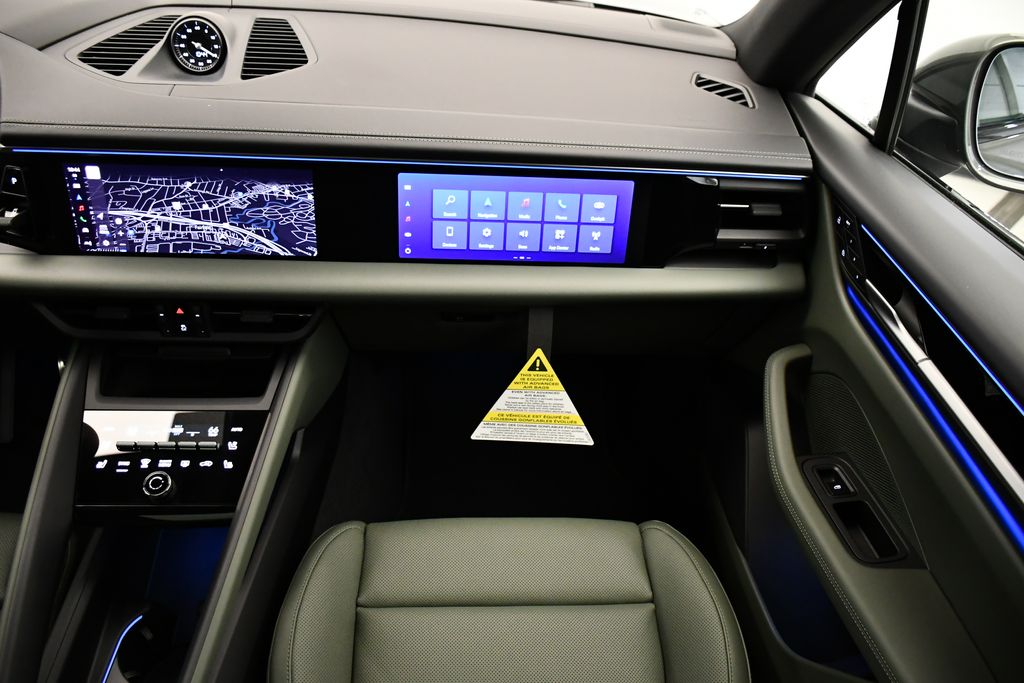 Thumbnail: 2025 Porsche Macan - 22