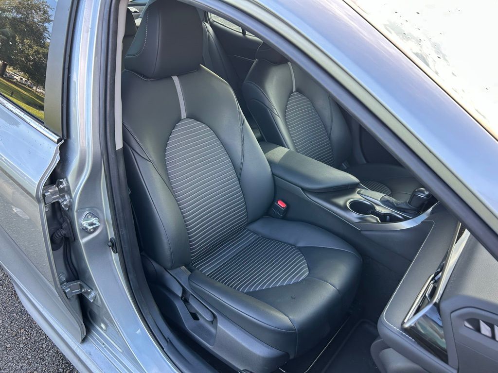 Thumbnail: 2021 Toyota Camry - 15
