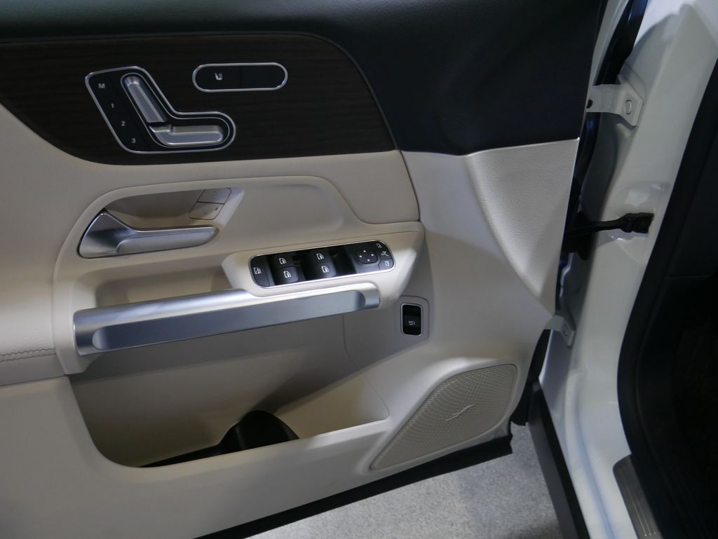 Thumbnail: 2026 Mercedes-Benz GLB - 5