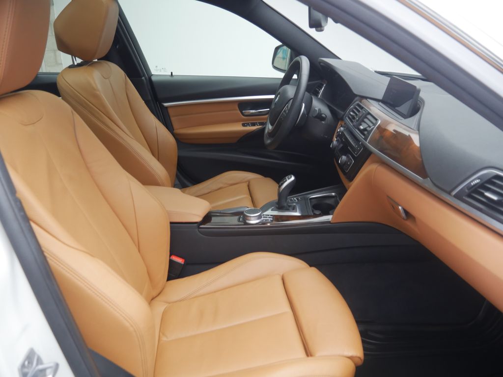 Thumbnail: 2019 BMW 3 Series - 25