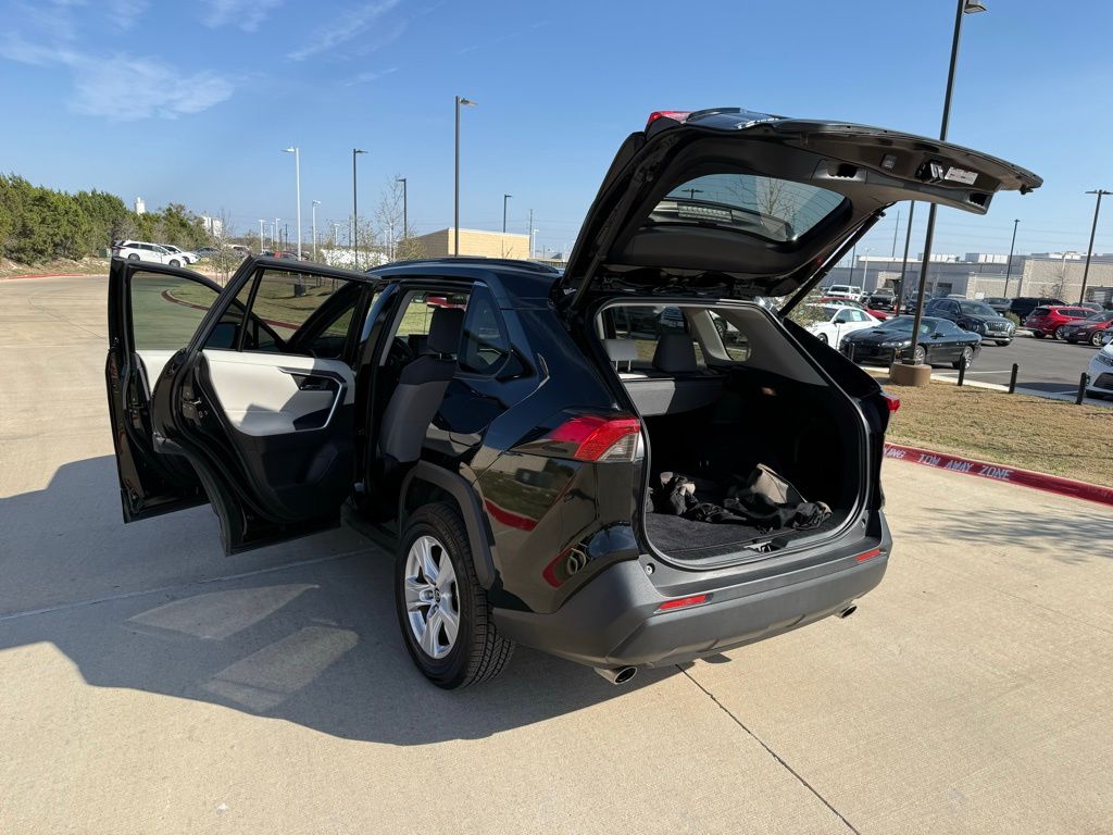 Thumbnail: 2021 Toyota RAV4 - 25