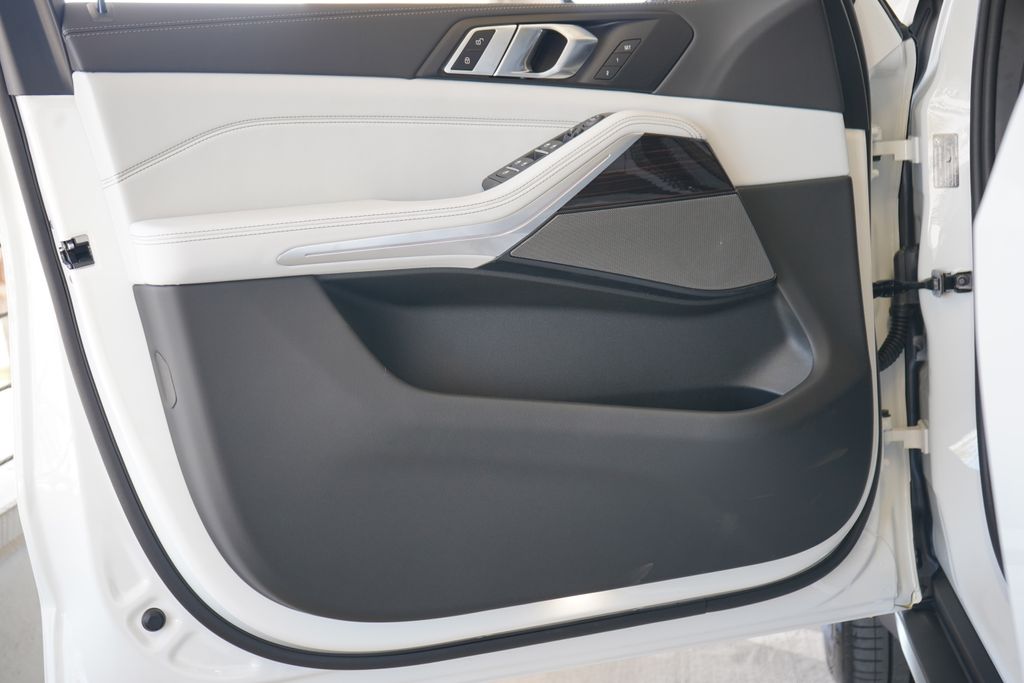 Thumbnail: 2026 BMW X5 - 10