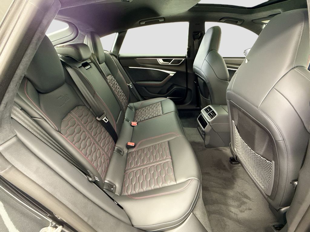 Thumbnail: 2026 Audi RS 7 - 22