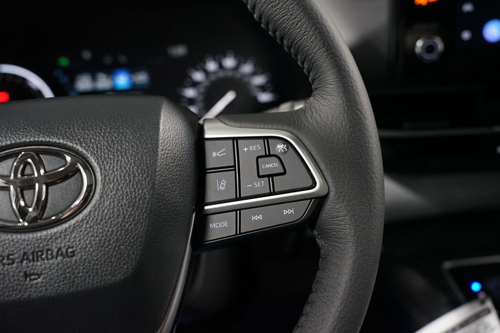 Thumbnail: 2026 Toyota Sienna - 13