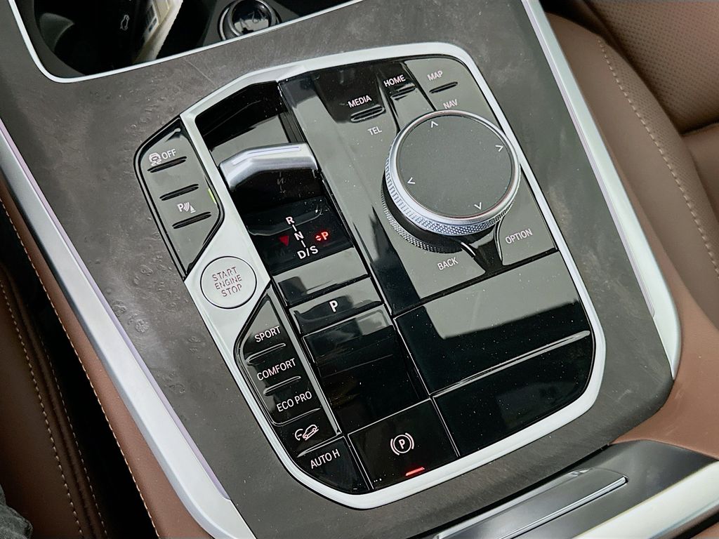 Thumbnail: 2026 BMW X5 - 15