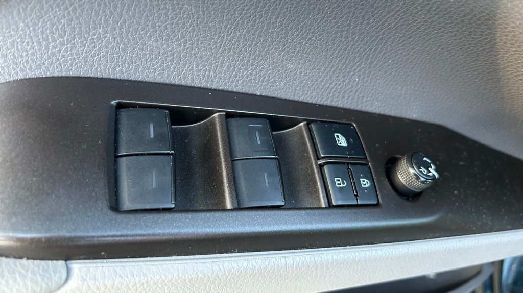 2021 Toyota Camry SE 17