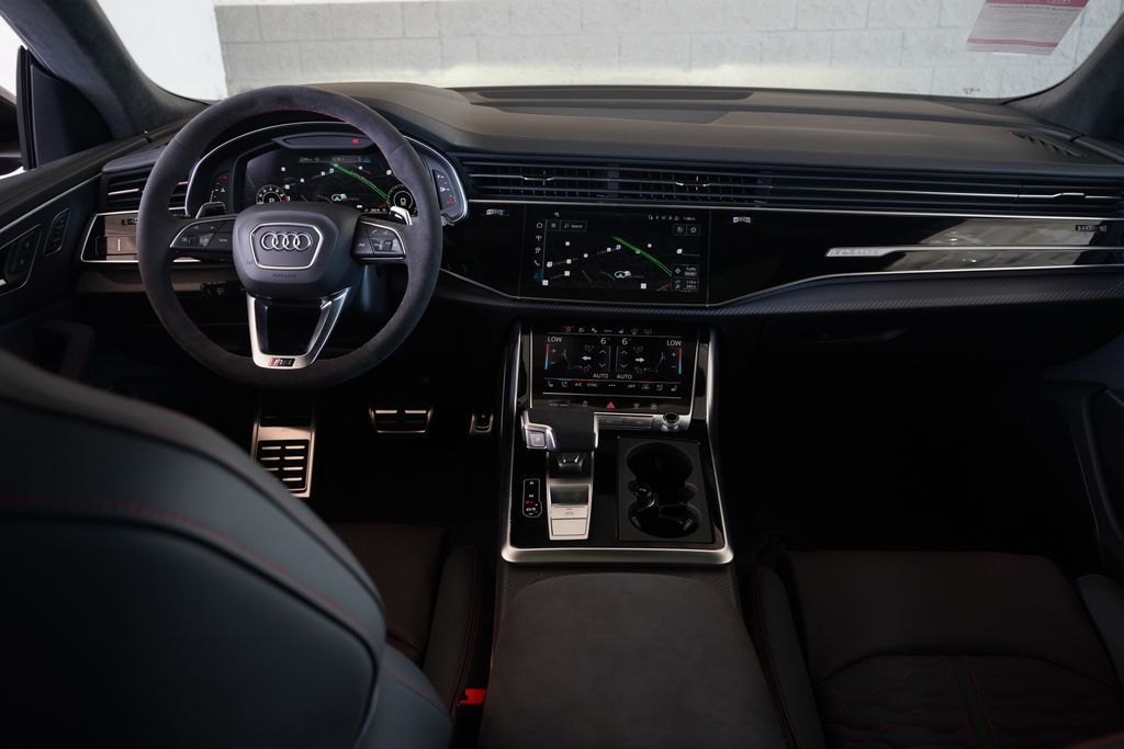 Thumbnail: 2026 Audi RS Q8 - 8