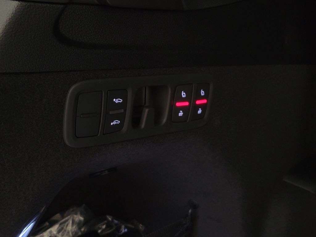 Thumbnail: 2026 Audi Q7 - 14