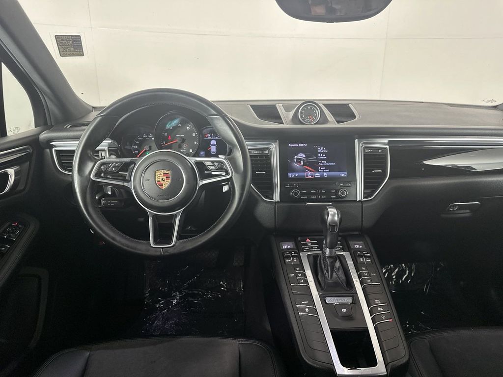 2018 Porsche Macan Base 21