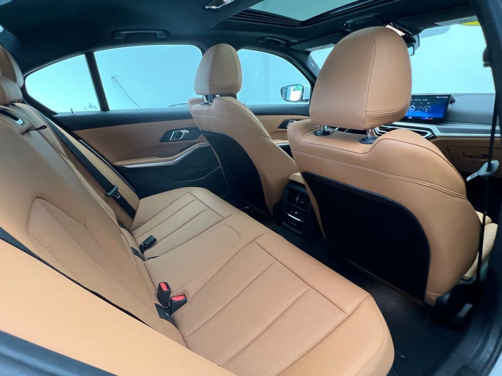Thumbnail: 2024 BMW 3 Series - 9