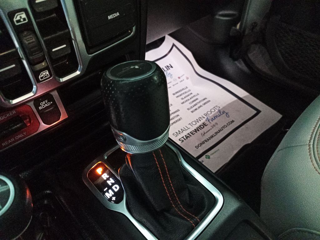 Used 2020 Gray Jeep Mojave image 23