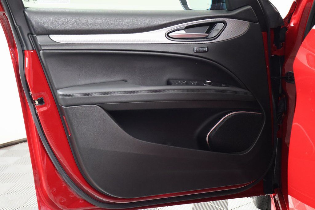 Thumbnail: 2022 Alfa Romeo Stelvio - 12