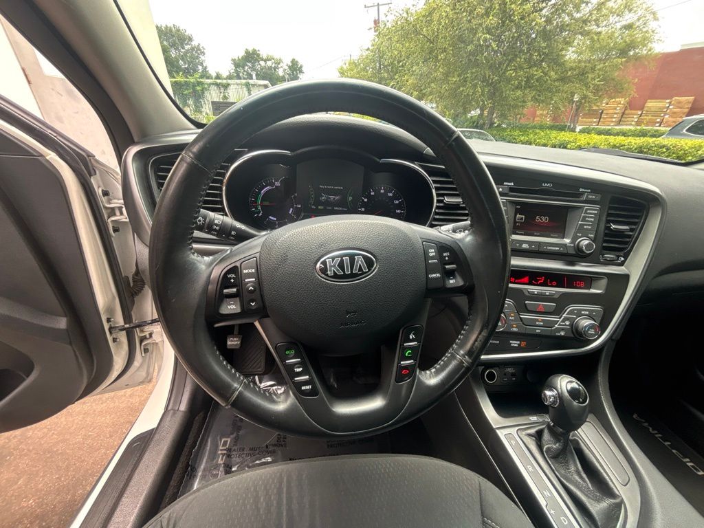 Used 2013 White Kia LX image 13