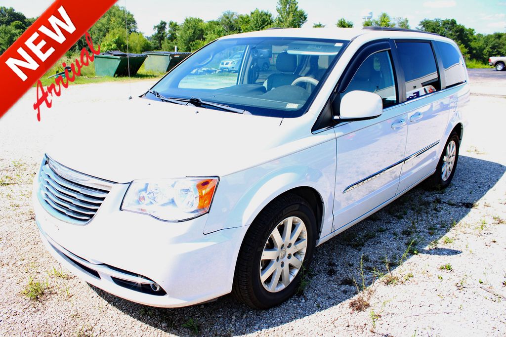 Bright White Clearcoat 2016 Chrysler Town & Country Minivan Front-Wheel Drive 6-Speed Automatic