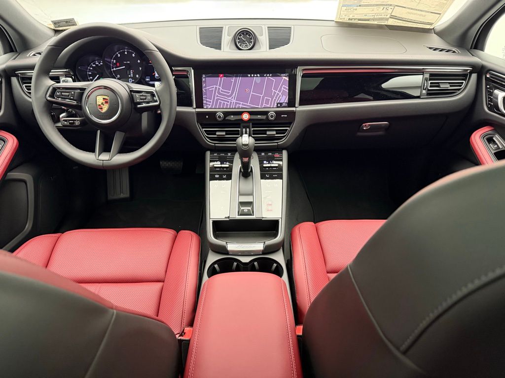 Thumbnail: 2025 Porsche Macan - 21