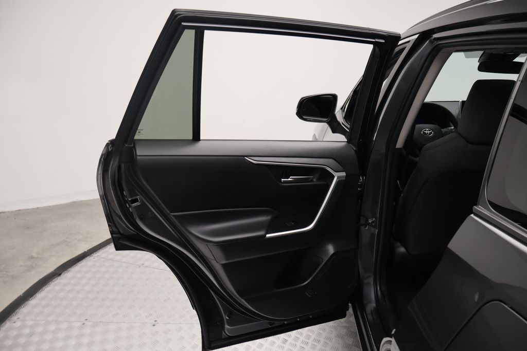 Thumbnail: 2023 Toyota RAV4 - 21