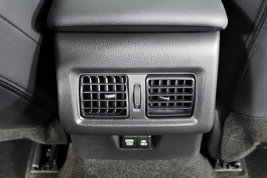 2025 Toyota Camry SE 23