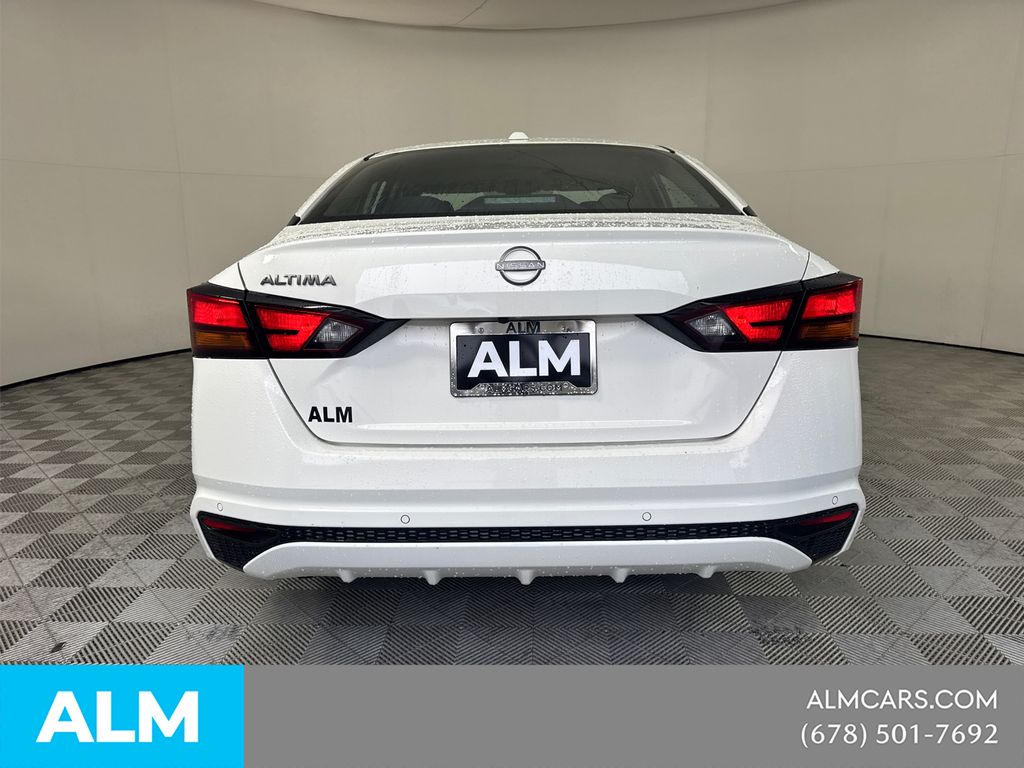 Used 2025 White Nissan 2.5 SV image 8