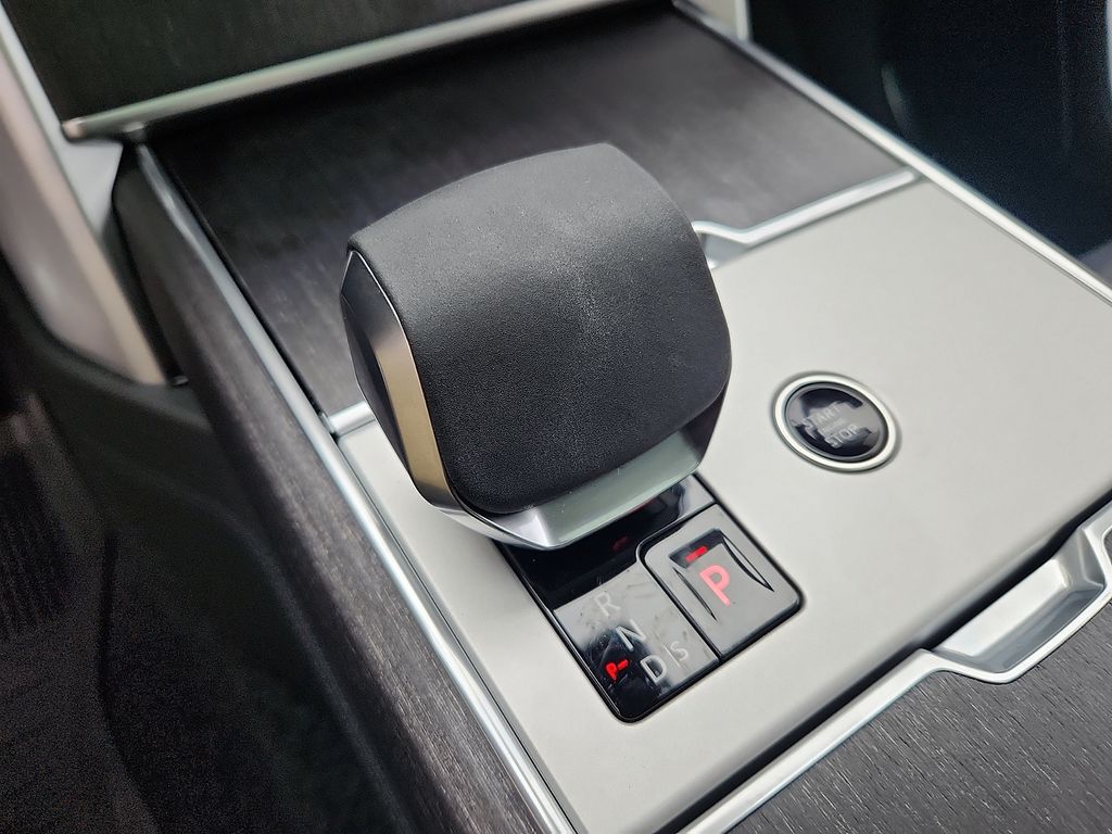 Thumbnail: 2025 Land Rover Range Rover - 7